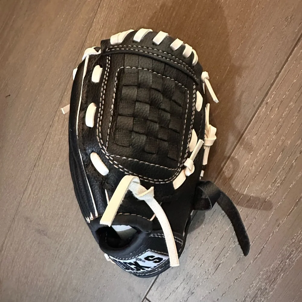 Black and White Youth Baseball Glove with Contrast Lacing